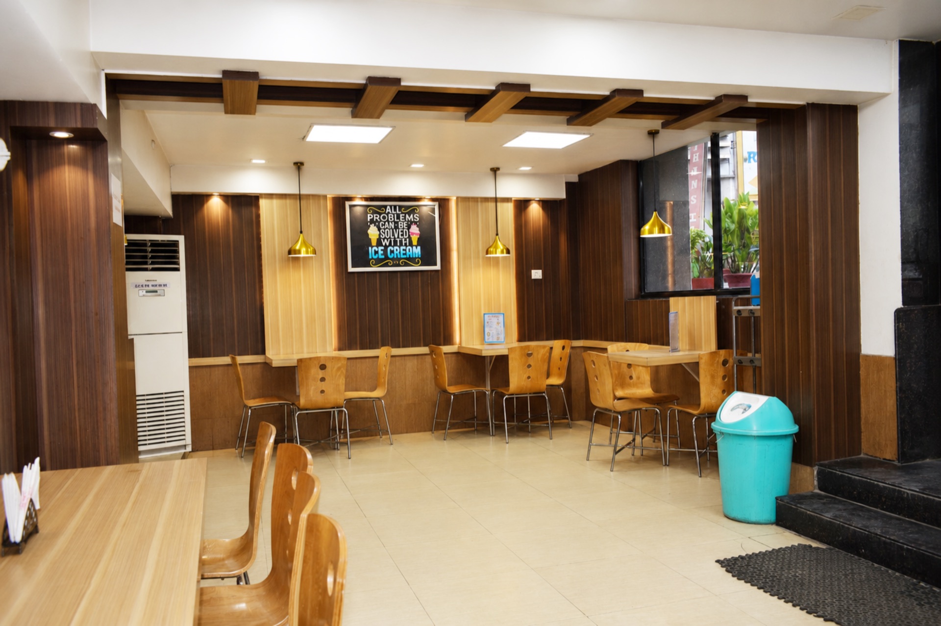 Ice Cream Parlour indoor dining area with wooden tables and decorative lighting