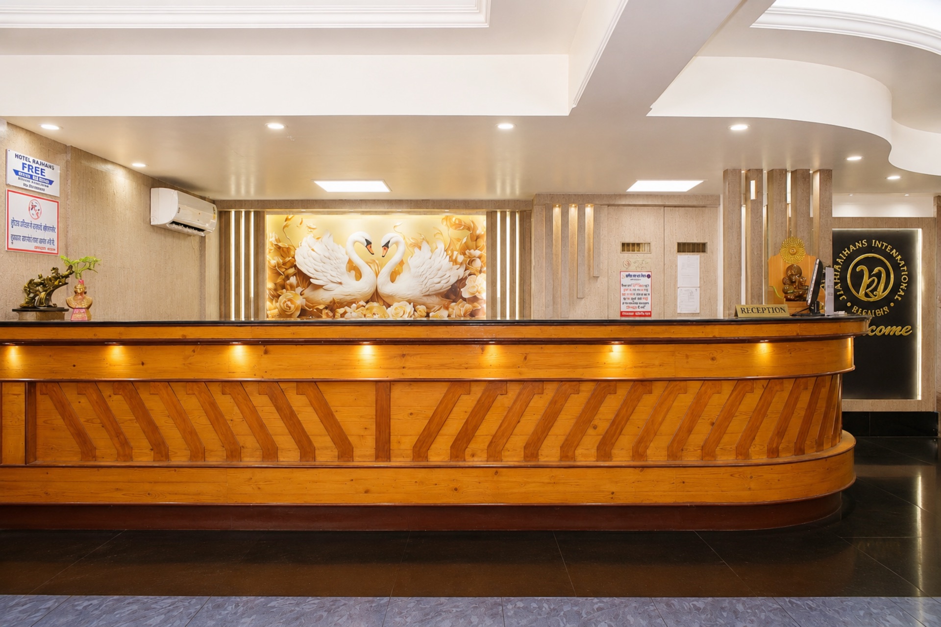 24/7 Front Desk & Reception